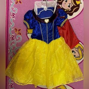 Disney Snow White girls dress size XS, or 4/5. Great condition